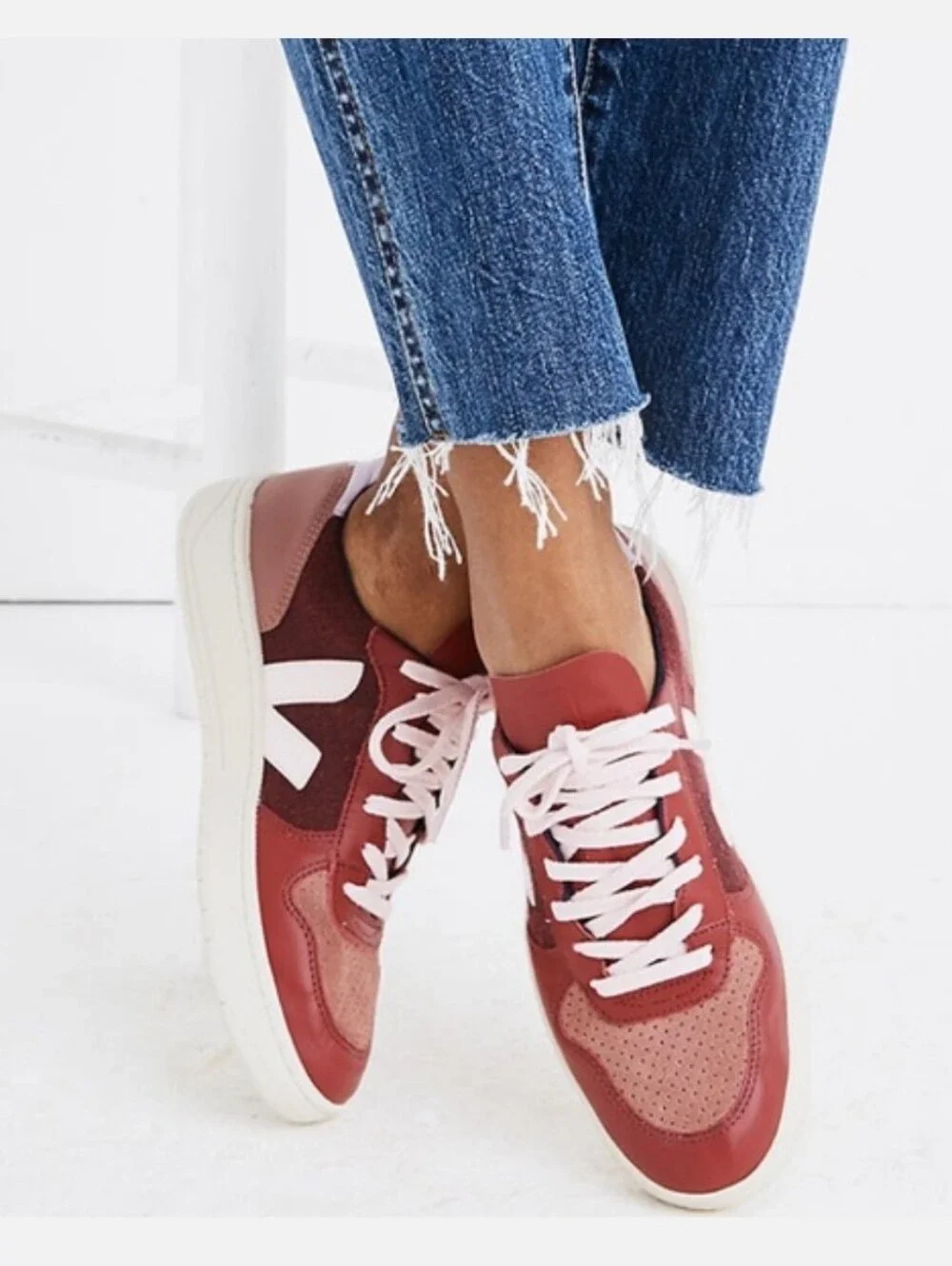 Veja Women's V-10 Sneakers in Leather and Pixel Size 39 US 8
